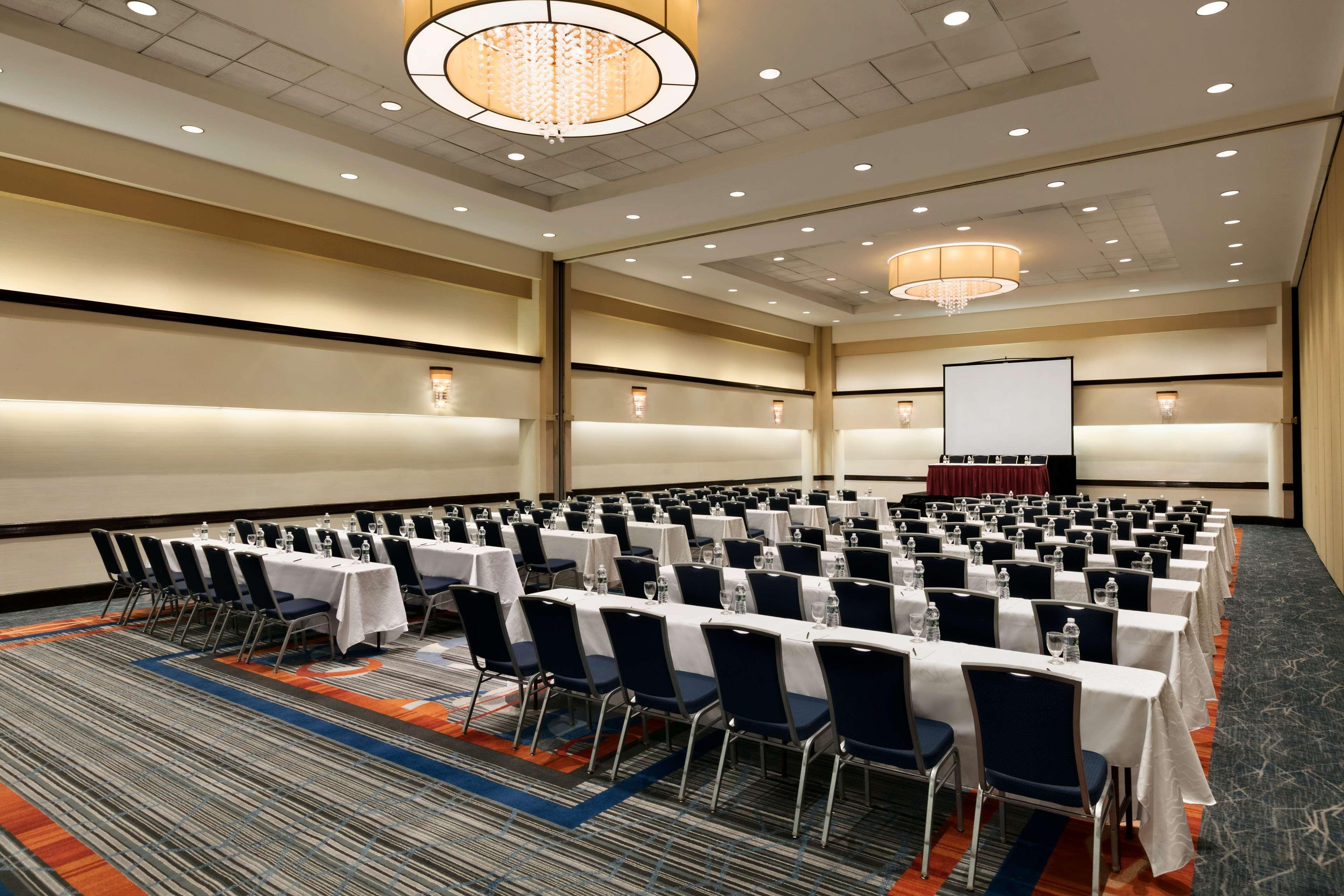 Hilton Long Island/Huntington Hotel Melville Buitenkant foto