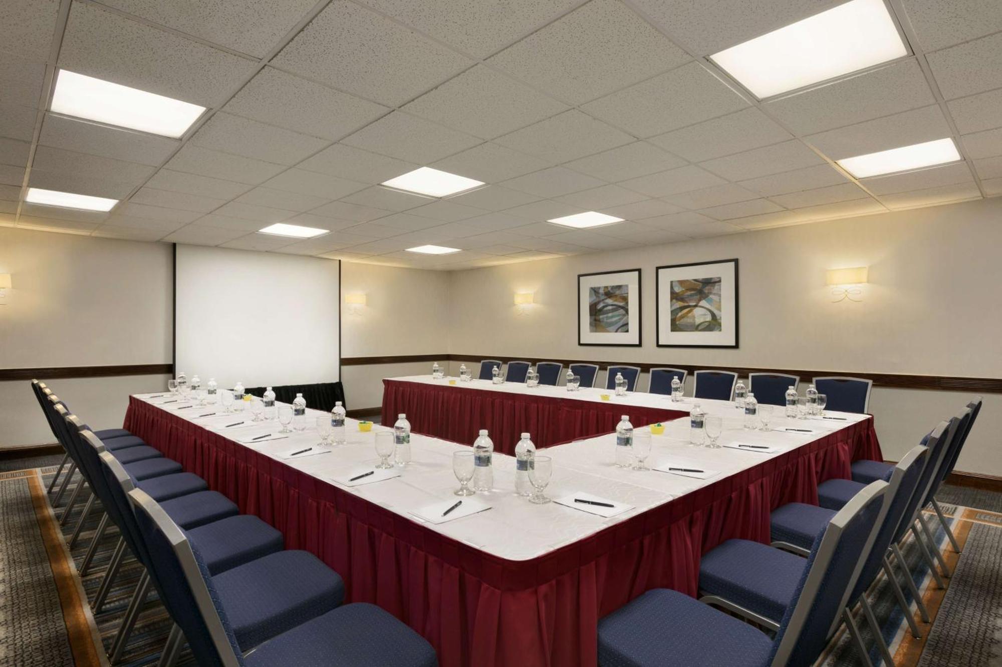 Hilton Long Island/Huntington Hotel Melville Buitenkant foto
