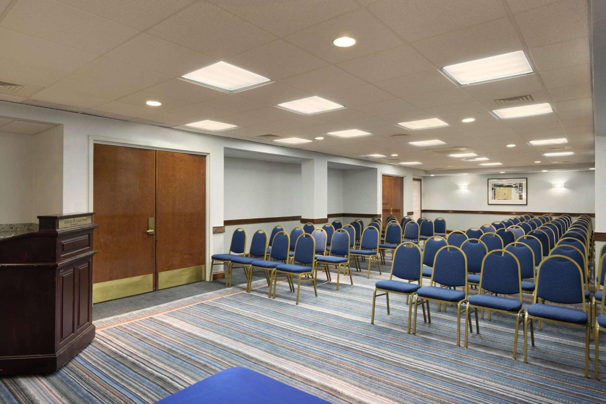 Hilton Long Island/Huntington Hotel Melville Buitenkant foto